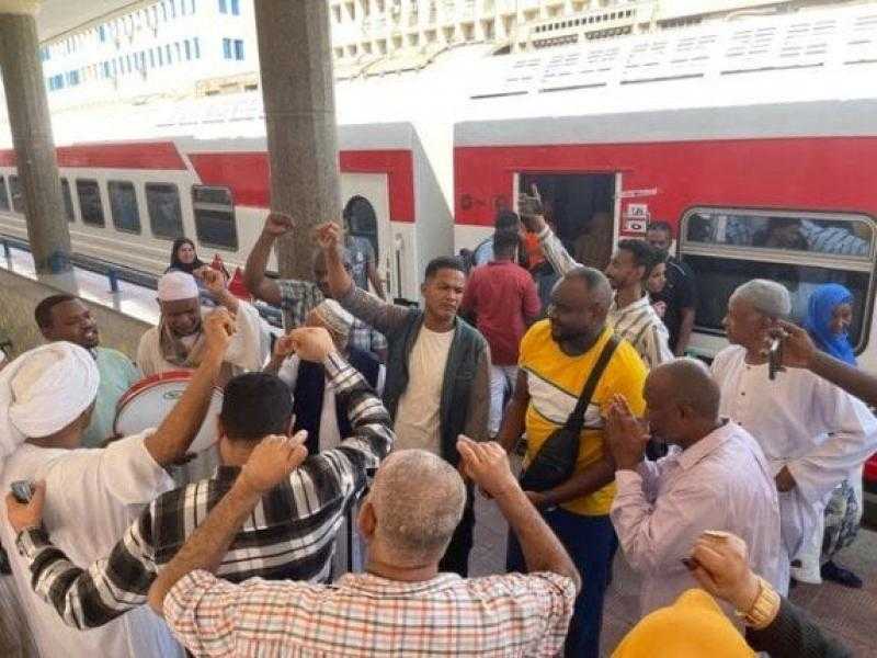 سكك حديد مصر تواصل مبادرة العودة الطوعية للسودانيين بتسيير قطار جديد غدًا