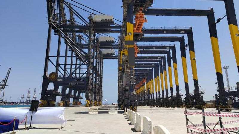 محطة هاتشيسون بميناء السخنة تحتفل بوصول 15 ونشا لتنفيذ البنية الفوقية