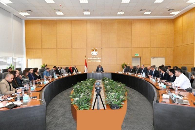 وزير الإسكان يتابع موقف تنفيذ منطقة الأعمال المركزية بالعاصمة الإدارية وأبراج وبحيرات «داون تاون»