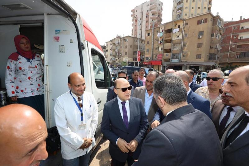 محافظ كفر الشيخ يتابع خدمات سيارة بنك الدم المتنقلة