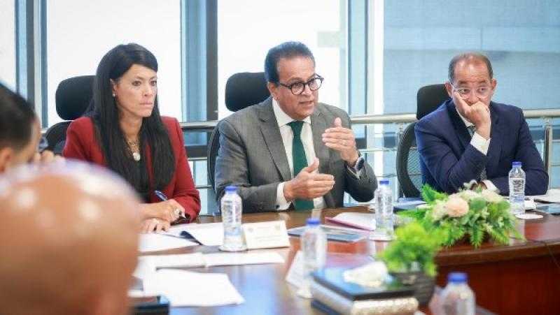 نائب وزير الصحة: لا يصح تخيير الحامل في طريقة الولادة