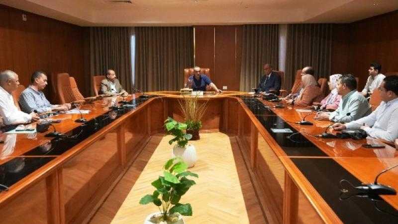 محافظ أسيوط: إعادة توزيع الكوادر الهندسية لدعم المشروعات التنموية