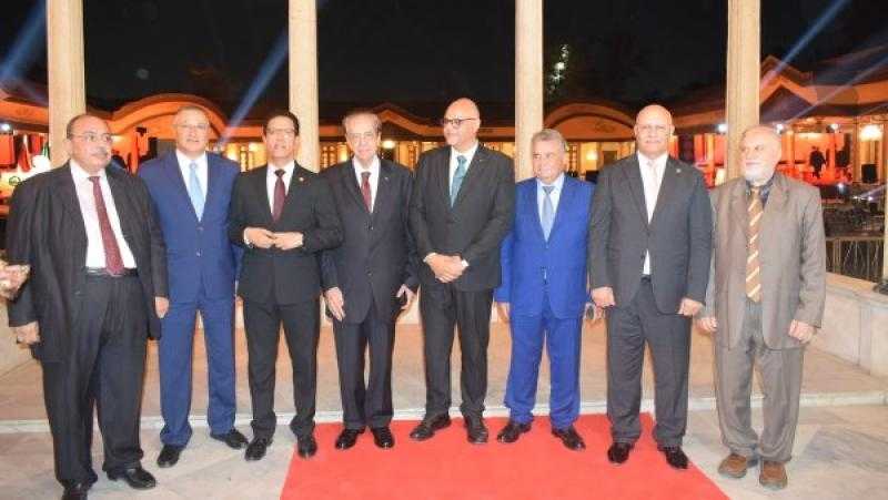 محافظ القليوبية ورئيس جامعة بنها يكرمان رؤساء الجامعة السابقين