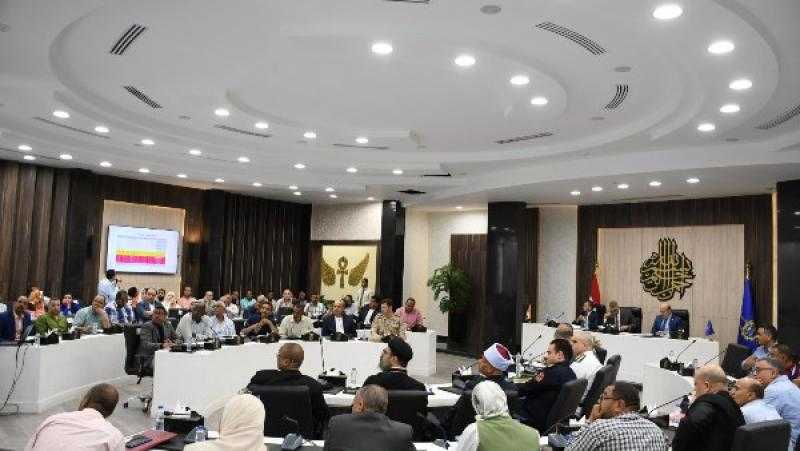 محافظ أسوان: سرعة التعامل مع المخالفات عبر منظومة المتغيرات المكانية