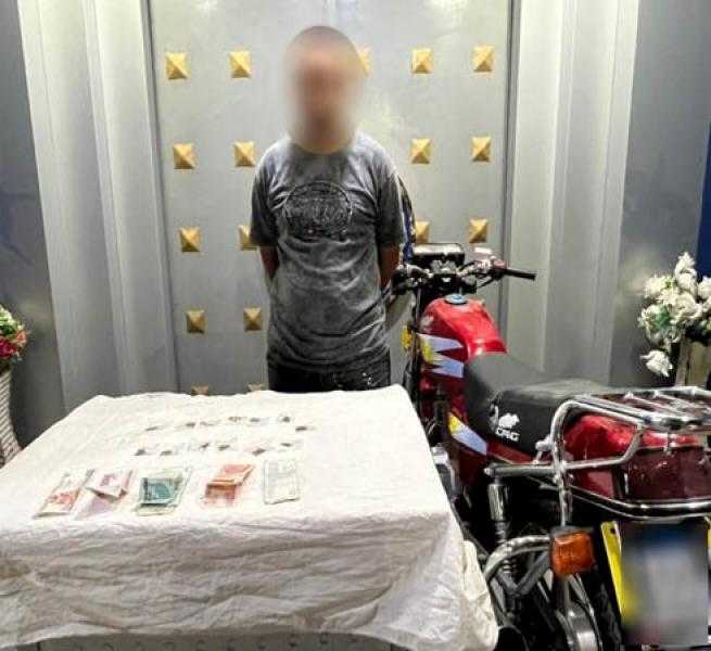 ضبط عامل لاتهامه بترويج وبيع المواد المخدرة في الفيوم