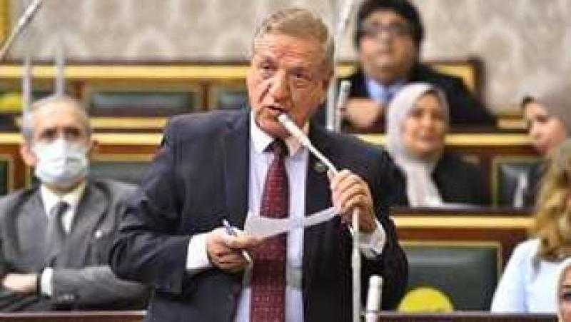 فخري الفقي: هناك مرونة لسعر الصرف والسوق يتحرك بالعرض والطلب