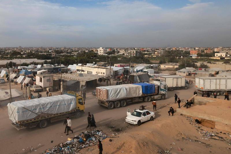 قافلة المساعدات الإنسانية الـ27 تدخل إلى الفلسطينيين بقطاع غزة