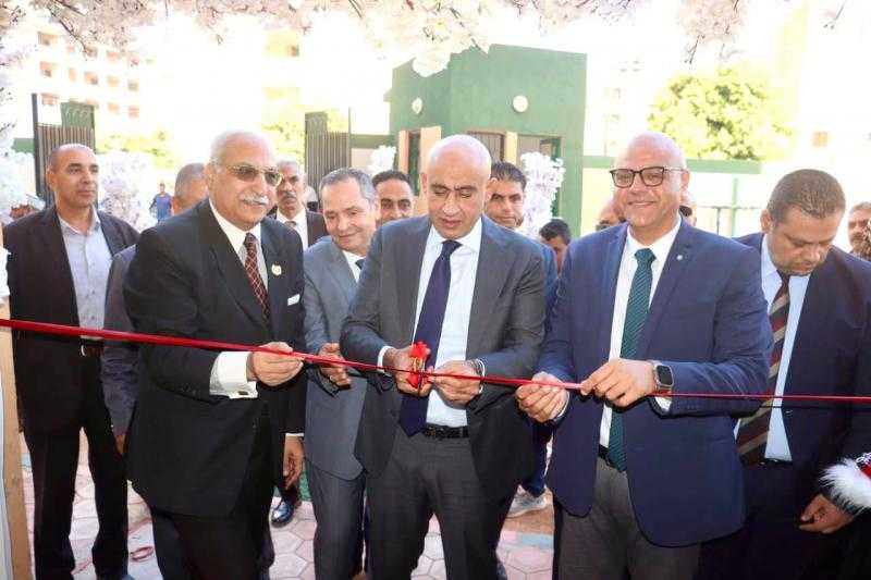 بمناسبة عيدها القومى واستعدادا للعام الدراسى.. وزير التعليم ومحافظ القليوبية يفتتحان 5 مدارس