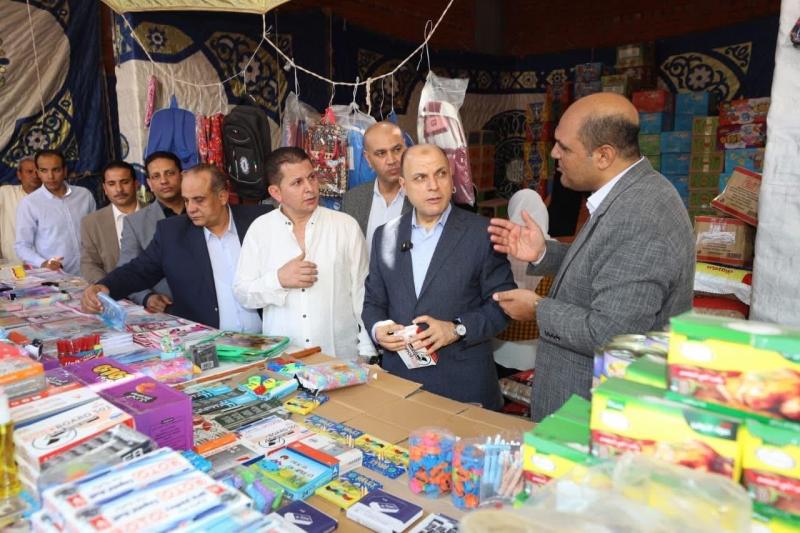 محافظ كفر الشيخ يفتتح معرض «أهلًا مدارس» بقرية شابة بتخفيضات حتى 50%.. صور