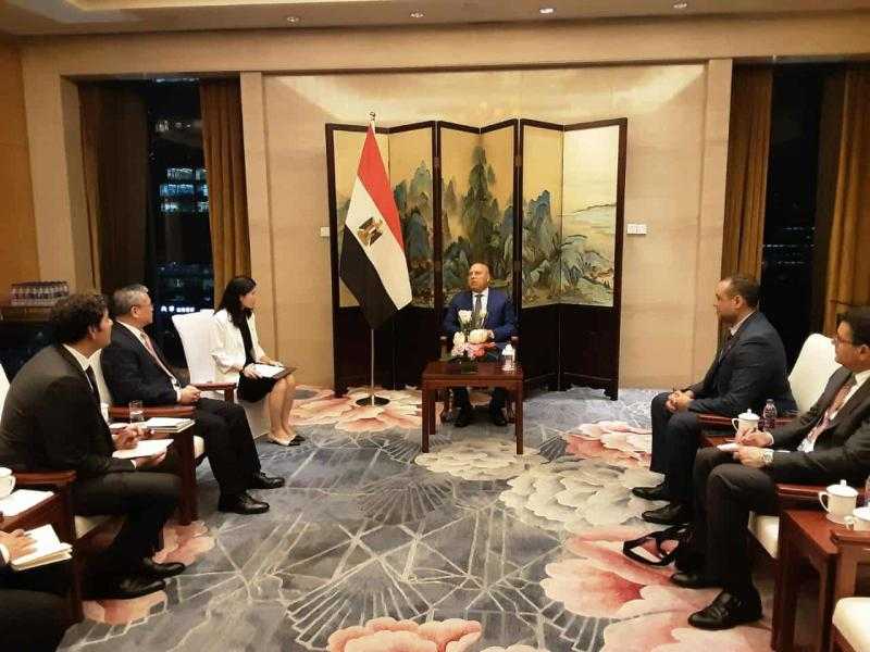 كامل الوزير يلتقي رئيس شركة ”أفيك” لبحث التعاون في تنفيذ مراحل القطار الكهربائي الخفيف LRT