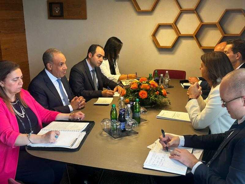 وزير الخارجية يعقد جلسة مباحثات مع نائبة رئيس الوزراء وزيرة خارجية سلوفينيا