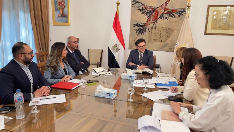 وزير الثقافة يبحث مع المدير الإقليمي لليونسكو تطوير المتاحف وصون التراث