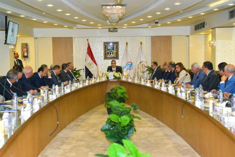 وزير التموين والتجارة الداخلية يعقد اجتماعًا مع شركات زيوت الطعام