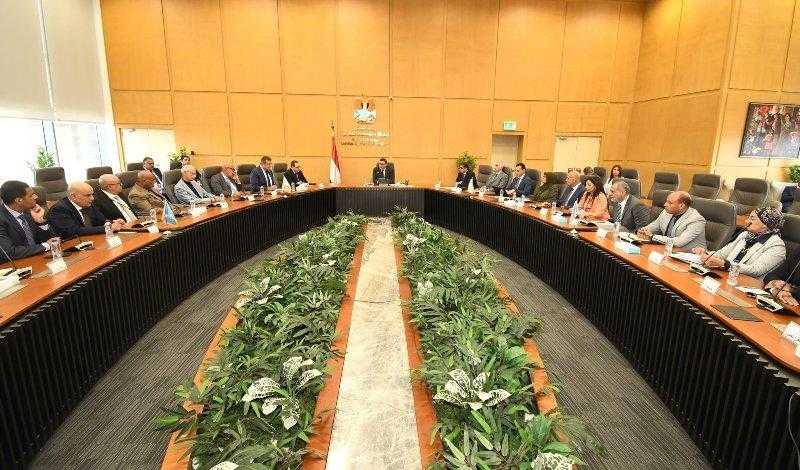 وزير الإسكان يلتقي عددًا من كبار المطورين العقاريين