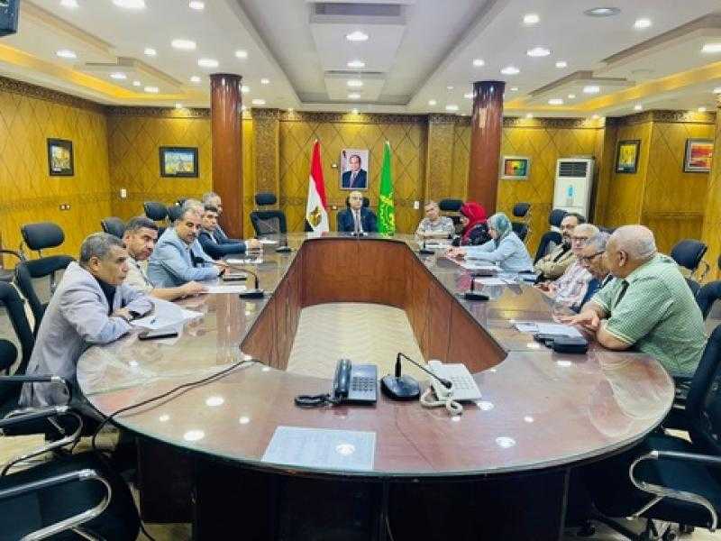 مدير تعليم القليوبية يستعرض استعدادات انطلاق العام الدراسي الجديد
