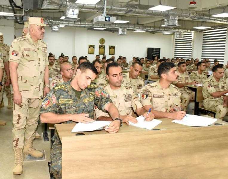 الفريق أحمد خليفة يتفقد المنظومة التعليمية بالمعاهد العسكرية التخصصية بالكيان العسكرى.. فيديو وصور