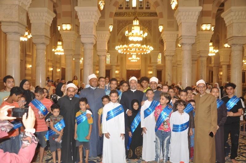 وزارة الأوقاف تكرم 200 متسابق في حفظ القرآن الكريم بمسجد السيدة زينب