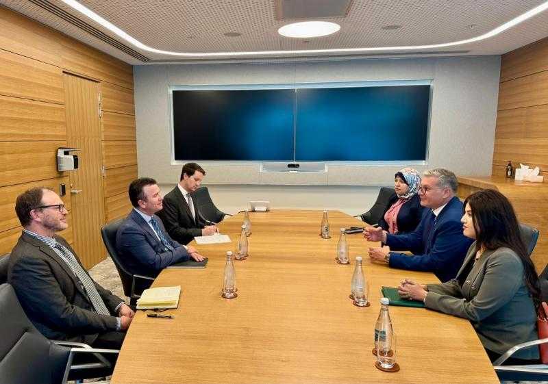 وزير البترول والثروة المعدنية يبحث التعاون مع شركات التعدين والغاز في غرب أستراليا