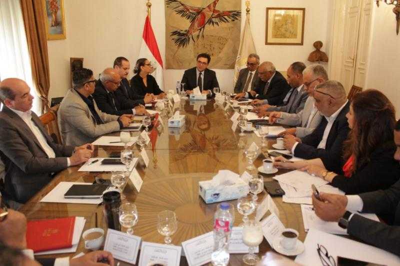 وزير الثقافة يتابع خطط العمل المستقبلية وتطوير معرض القاهرة الدولي للكتاب والاحتفال بذكرى انتصارات أكتوبر