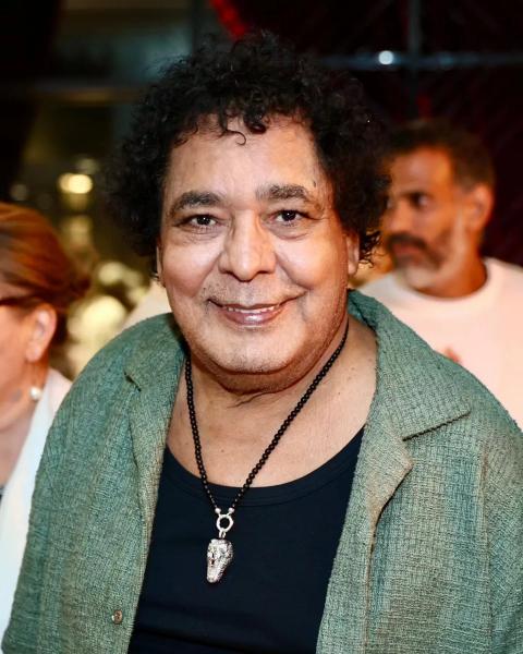 الكينج محمد منير يشاهد فيلم ضي مع أبطاله