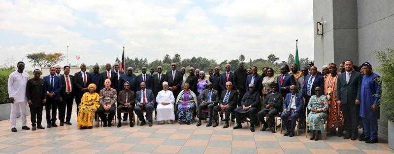 عمرو موسى يشارك في اجتماعات هيئة حكماء أفريقيا بنيروبي.. صور