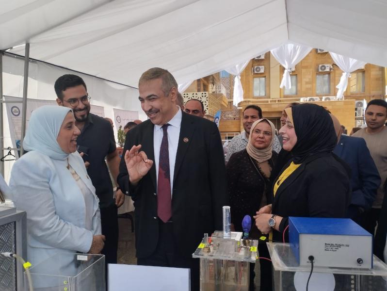 نائب وزير التعليم العالي يشيد بتوظيف الذكاء الاصطناعي لحماية السواحل