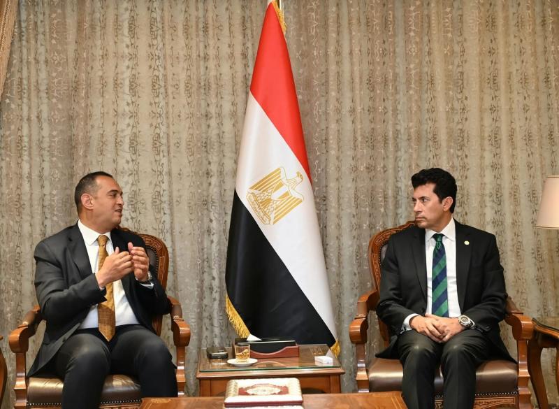 • وزير الشباب والرياضة يبحث مع التربية والتعليم وشركة ستادات آخر استعدادات إطلاق دوري مدارس مصر