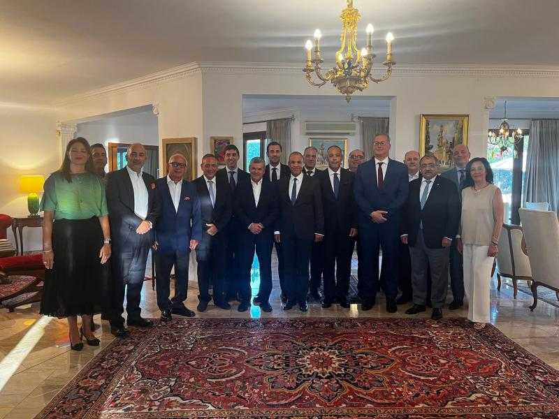 جلسة نقاش لوزير الخارجية مع كبار رجال الأعمال وقيادات غرفة التجارة في قبرص