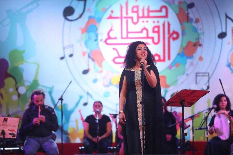 تراث شعبي ديني يزين ليلة المطربة فاطمة عادل على مسرح ساحة الهناجر