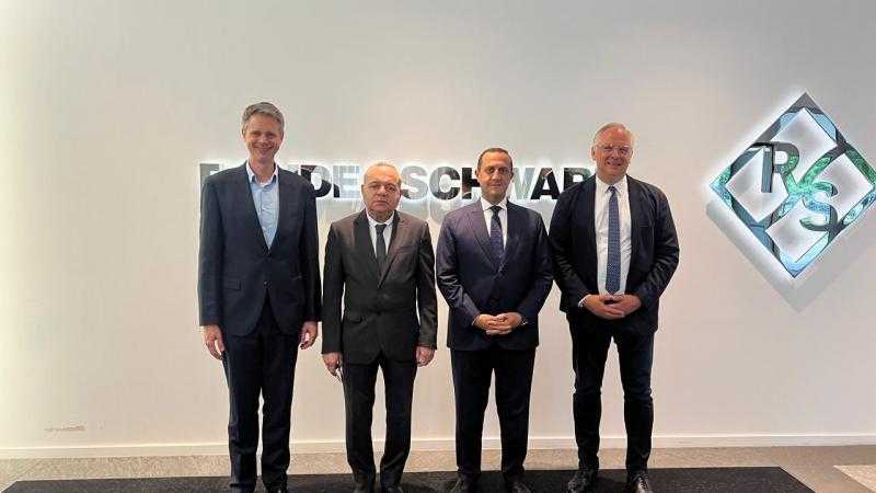 وفد القابضة للمطارات والشركة الوطنية لخدمات الملاحة يبحث التعاون مع شركة Rohde & Schwarz الألمانية