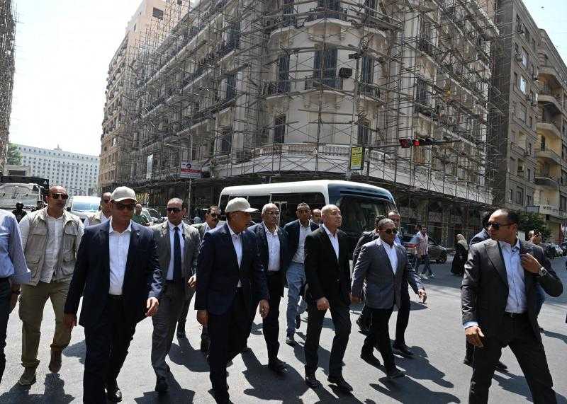 رئيس الوزراء يتفقد مشروع تحسين الصورة البصرية للقاهرة الخديوية