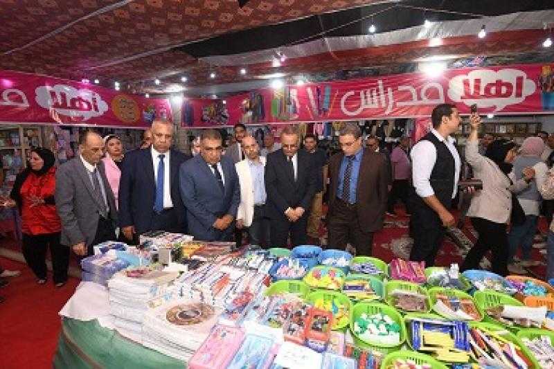 محافظ الدقهلية يفتتح عددا من معارض أهلا مدارس بتخفيضات تصل إلى 30%