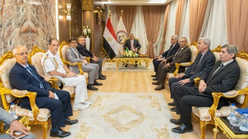 خط أحمر