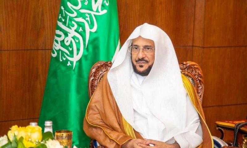 السعودية توجه بإقامة صلاة الخسوف.. والشيخ التركي يؤم المصلين بالمسجد الحرام