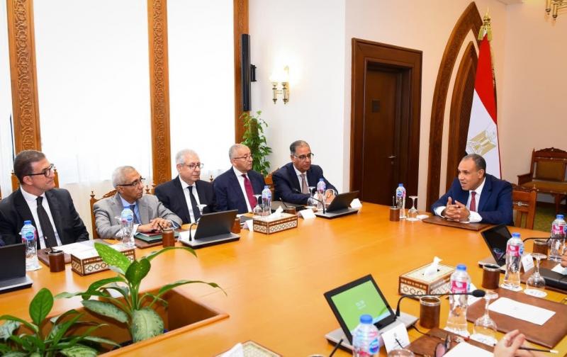 وزير الخارجية يشدد على تعزيز دور البعثات المصرية في الخارج لمواصلة الترويج للاستثمار الأجنبي المباشر