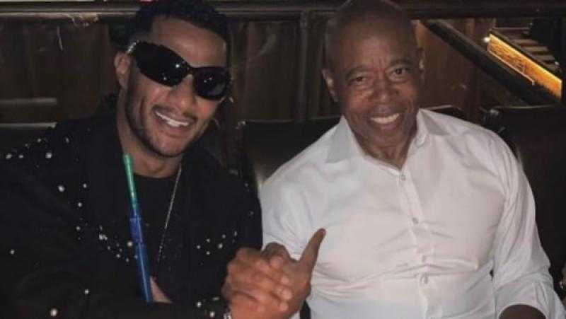 محمد رمضان يشارك صوره مع عمدة مدينة نيويورك السابق