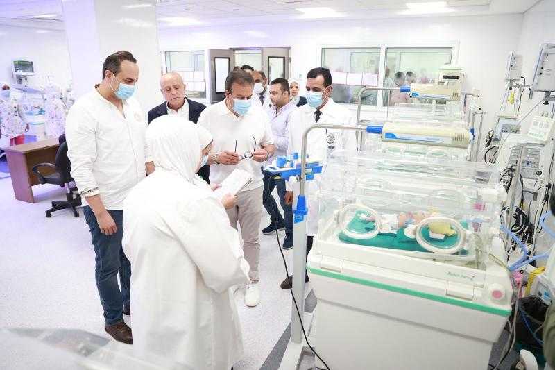 وزير الصحة يرافقه محافظ الأقصر يتفقدان عدد من المنشآت الطبية بالمحافظة