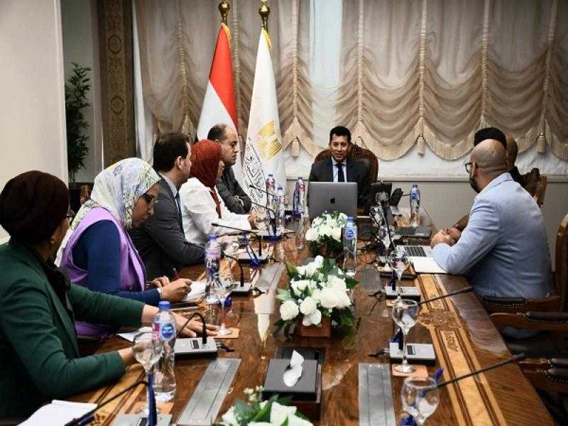 وزير الرياضة يعقد اجتماعاً لمناقشة مقترحات ماراثون زايد الخيري