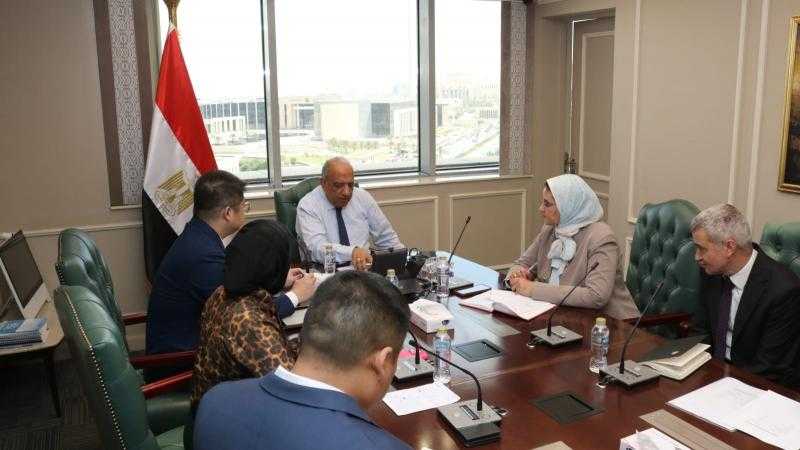 وزير الكهرباء يبحث مع ”صن ريف سولار” الصينية تصنيع الخلايا الشمسية في مصر