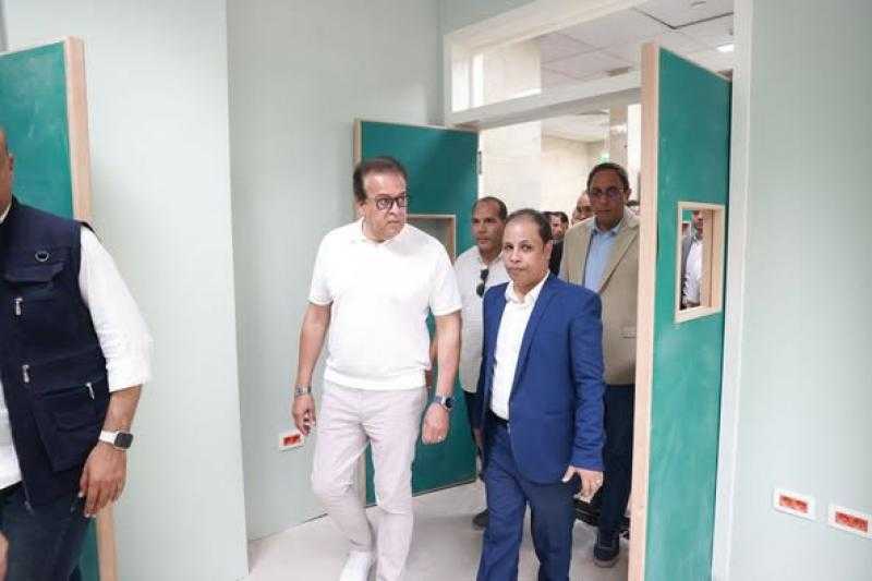 وزير الصحة يتفقد مستشفى قفط التخصصي ويوجه بتعزيز التعاون مع جامعة جنوب الوادي