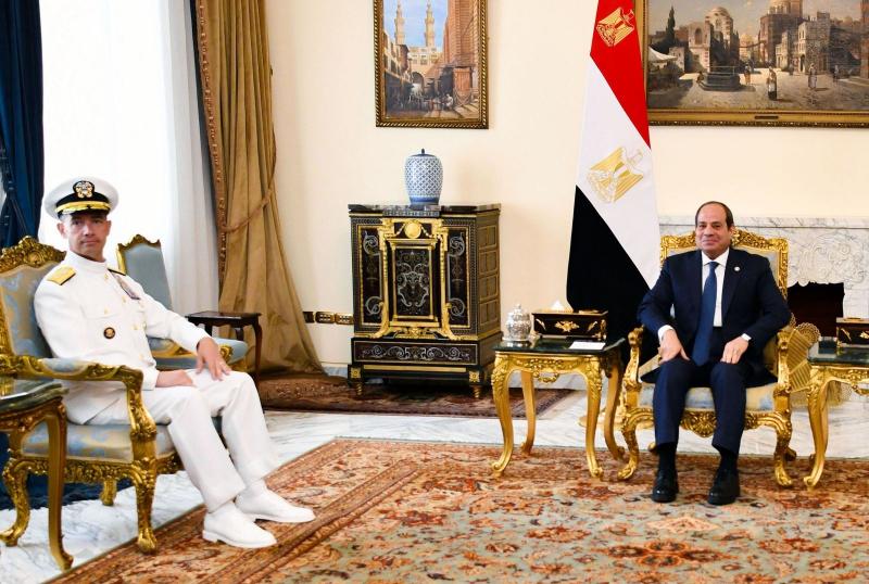 المتحدث الرئاسي ينشر صور استقبال الرئيس السيسي قائد القيادة المركزية الأمريكية