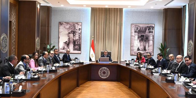 رئيس الوزراء يتابع خطوات تيسير إجراءات إصدار التراخيص للأنشطة المختلفة
