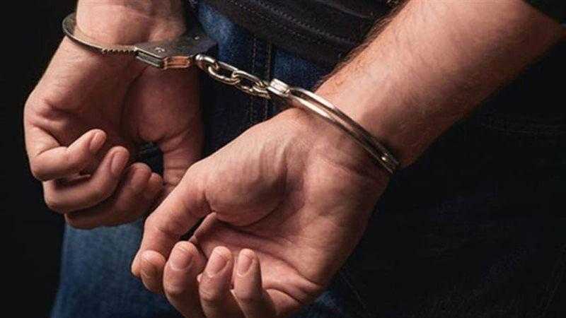 القبض على سائق لاتهامه بزيادة الأجرة على الركاب في موقف العاشر من رمضان