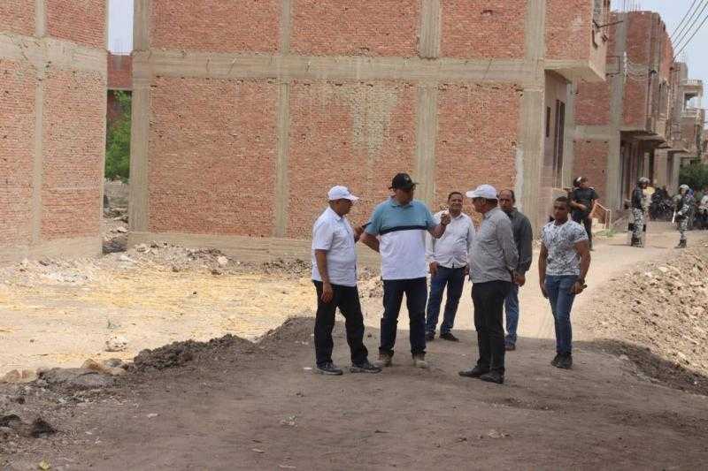 محافظ القليوبية يقود حملة مكبرة لإزالة التعديات على الأراضي الزراعية بالخانكة.. صور