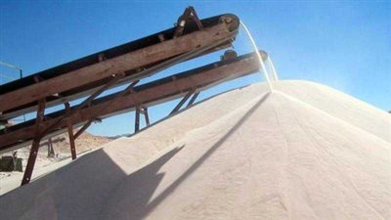 معلومات الوزراء: 12.9 مليار دولار حجم سوق الرمال البيضاء عالميًا في عام 2024