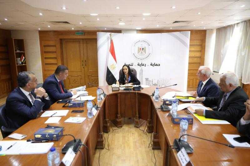 وزيرة التضامن الاجتماعي تترأس اجتماع مجلس أمناء المؤسسة القومية لتنمية الأسرة والمجتمع