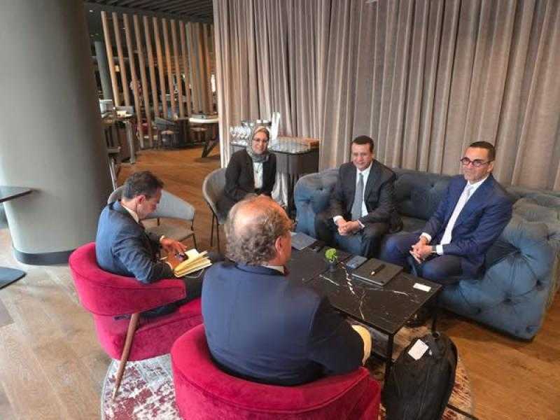 وزير الاستثمار يلتقى مسؤولي ABC البلجيكية المتخصصة في تصنيع المحركات