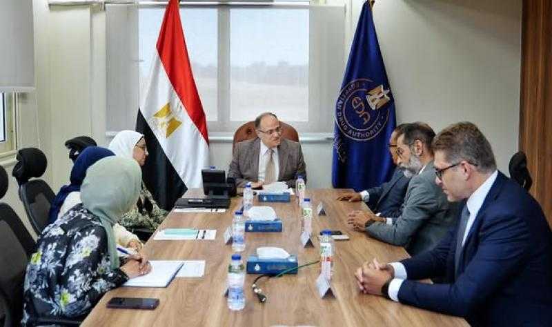 رئيس هيئة الدواء يعقد اجتماعًا مع شركة بيوجينيرك لتعزيز التعاون والاستثمار الدوائي