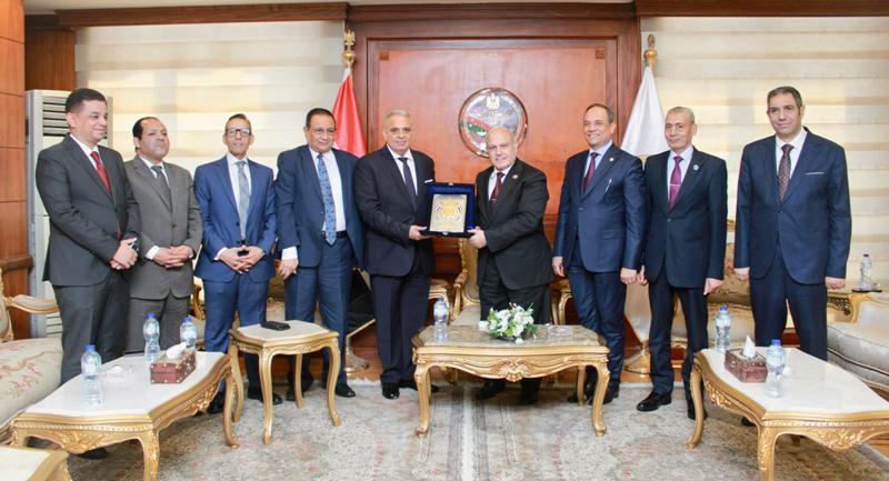 رئيس «النيابة الإدارية» يستقبل أعضاء مجلس إدارة نادي قضاة مصر