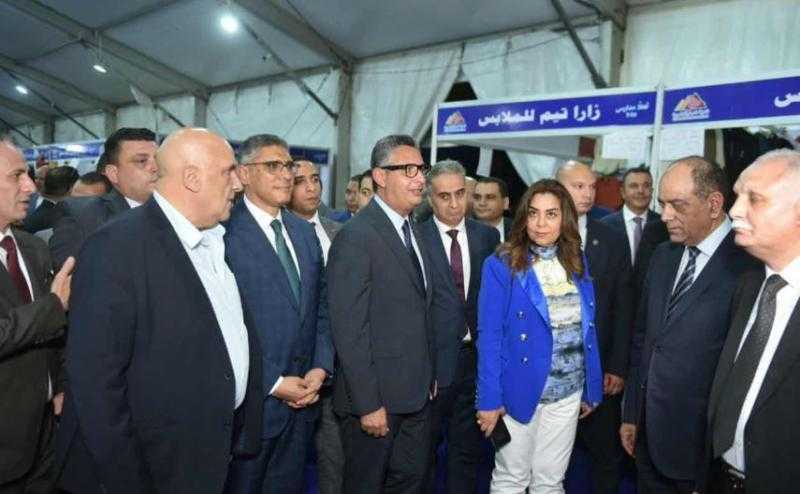 وزيرا التنمية المحلية والتموين ومحافظ الجيزة يفتتحون معرض أهلاً مدارس